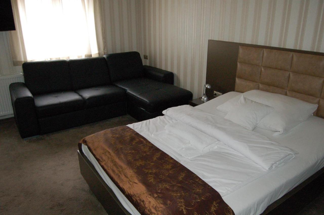 Control Motel Jászberény エクステリア 写真